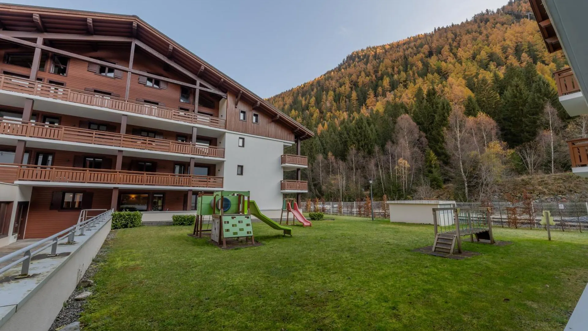 Apartment L'Ours Bleu B01 - Ski In Ski Out - Happy Rentals Vallorcine France