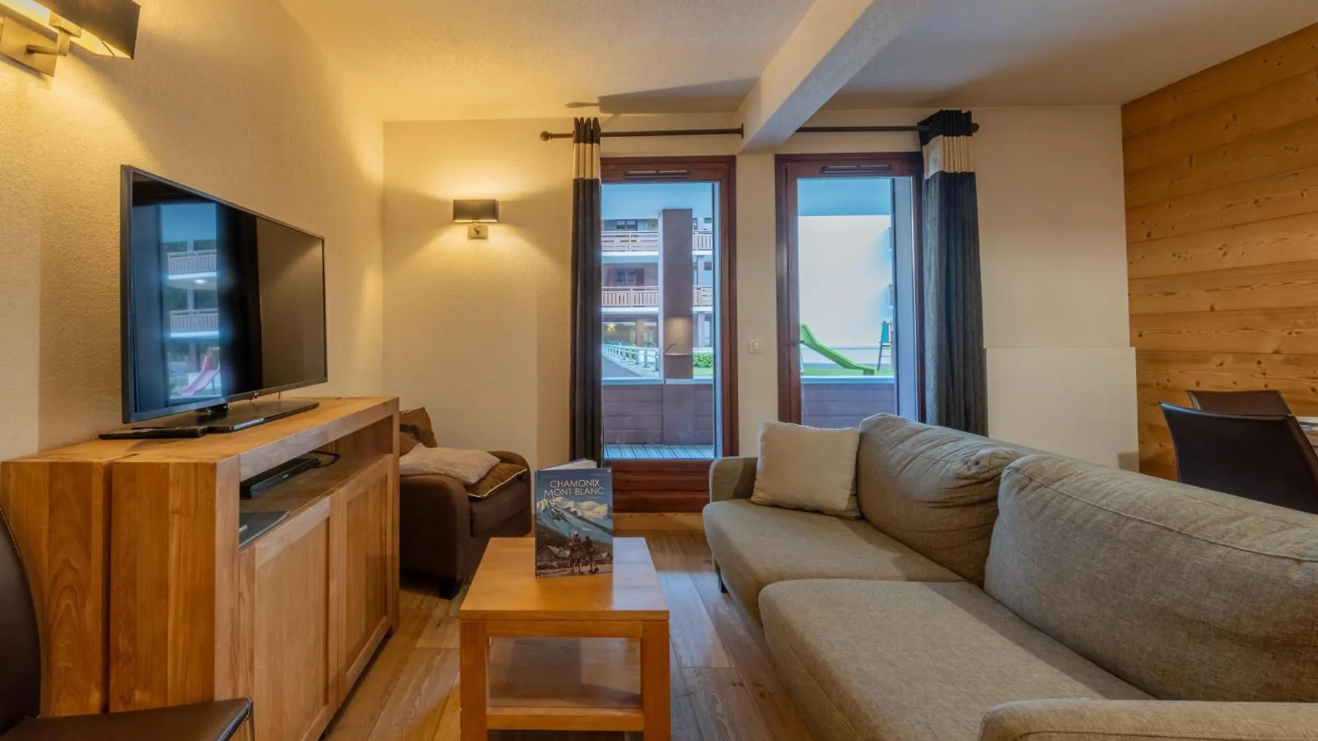 Apartment L'Ours Bleu B01 - Ski In Ski Out - Happy Rentals Vallorcine